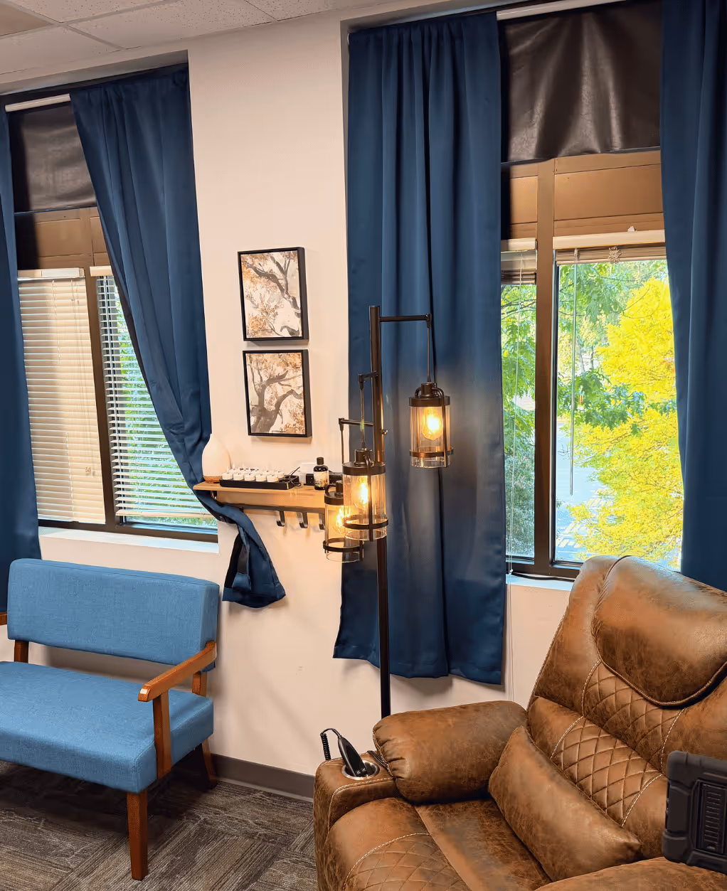 A calm treatment room at Lonerock Clinic in Eugene, Oregon